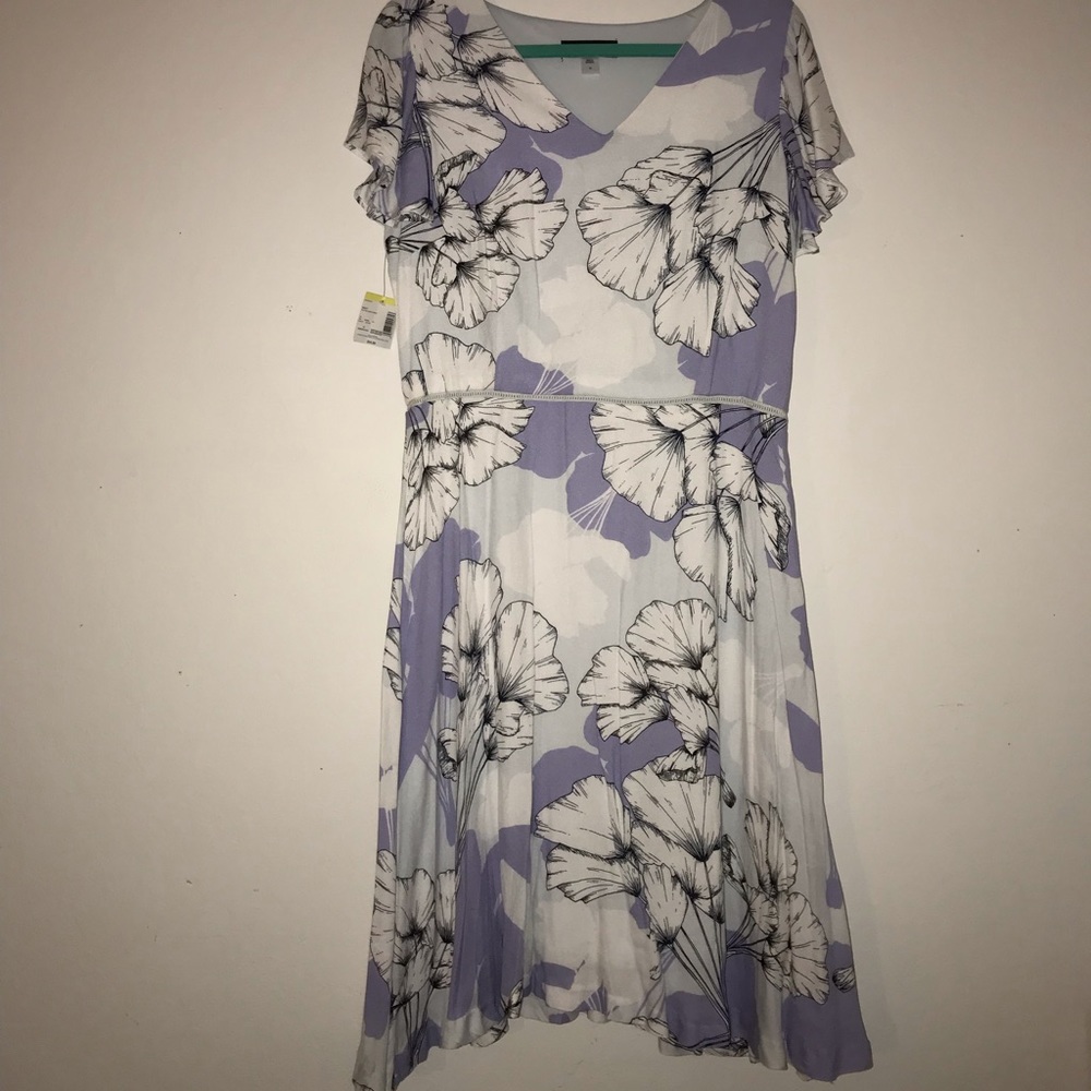 Flutter sleeve dress